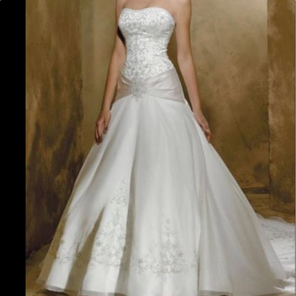 NWT Allure bridal gown size 12